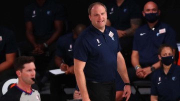 NBA在线观看-雄鹿重磅换帅！詹金斯正式上任，一切只为强行留住字母哥|吉安尼斯·安特托孔波|布登霍尔泽|季后赛|灰熊|体育赛事讨论_新浪体育_新浪新闻