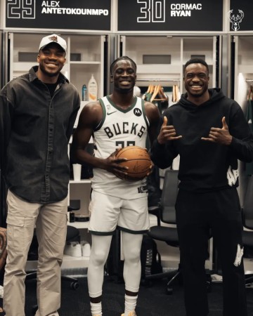 NBA免费直播-三兄弟！字母弟今日生涯首秀，和字母哥、字母哥哥合影留念